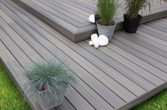 ISO14001 Capped Composite Deck Boards Co Extruded WPC Plastic Garden Decking Boards